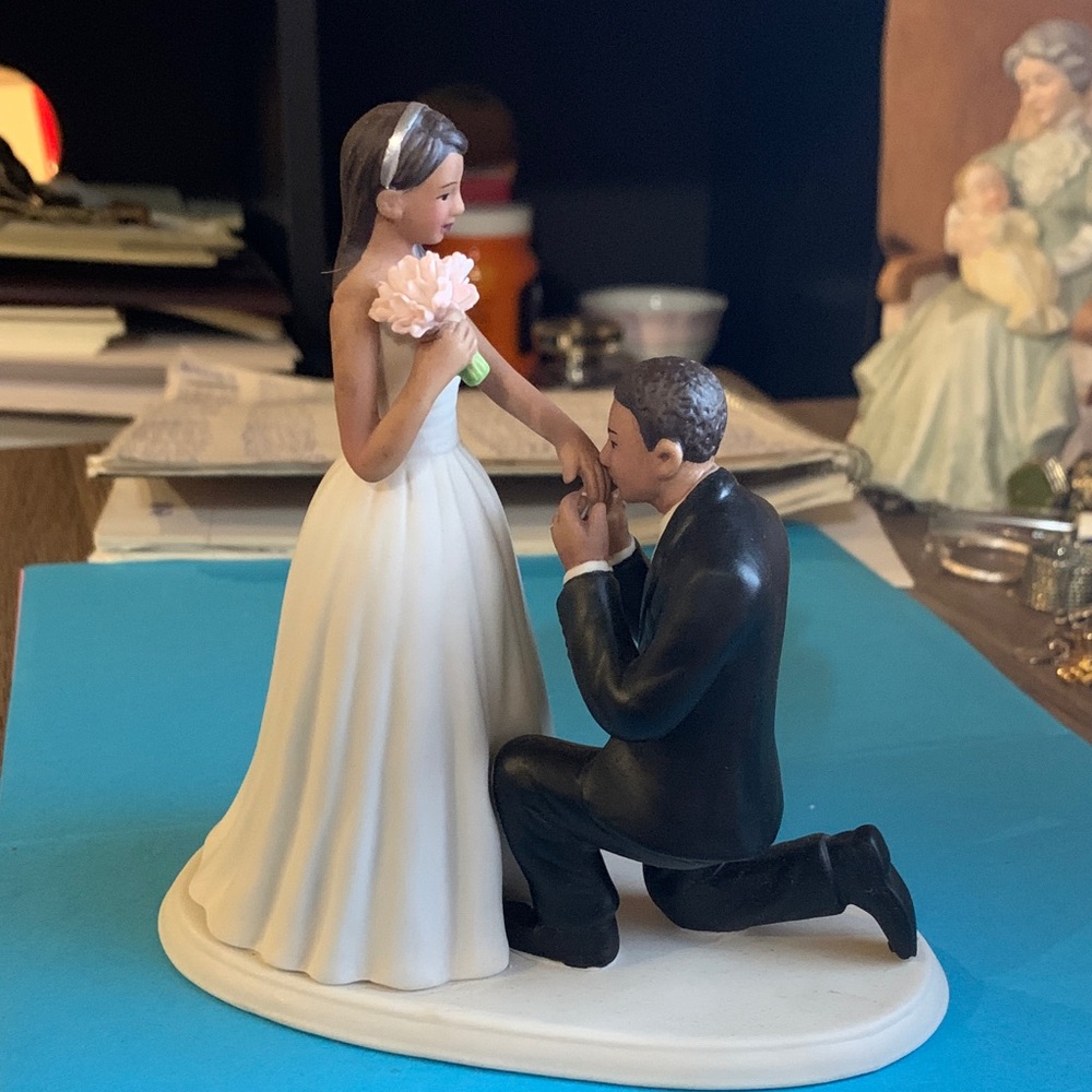 Elegant Wedding Couple Figurine - White and Black